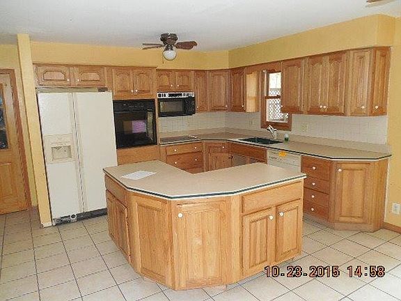 3rd image of 6467 Balboa St
