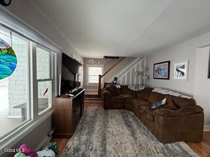 5th image of 287 West Street