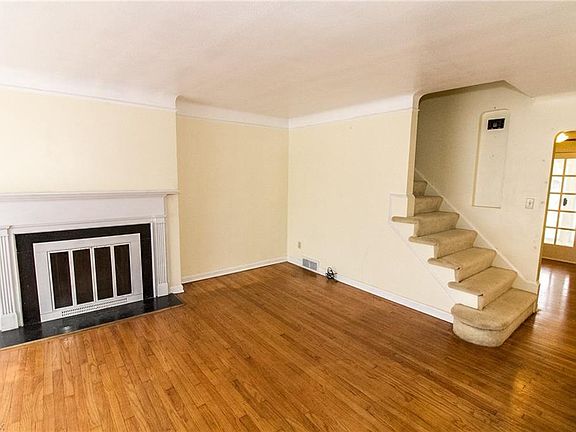 2nd image of 986 Quarry Dr