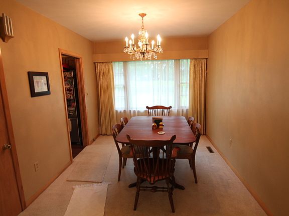 5th image of 3112 Hillcrest Dr