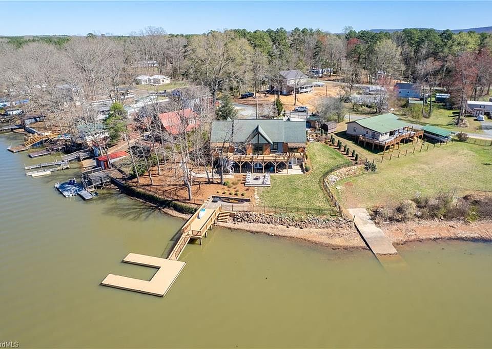 1st image of 423 N Shore Dr