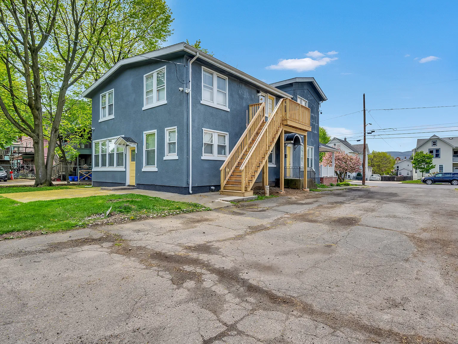1534 Capouse Ave — Photo 3