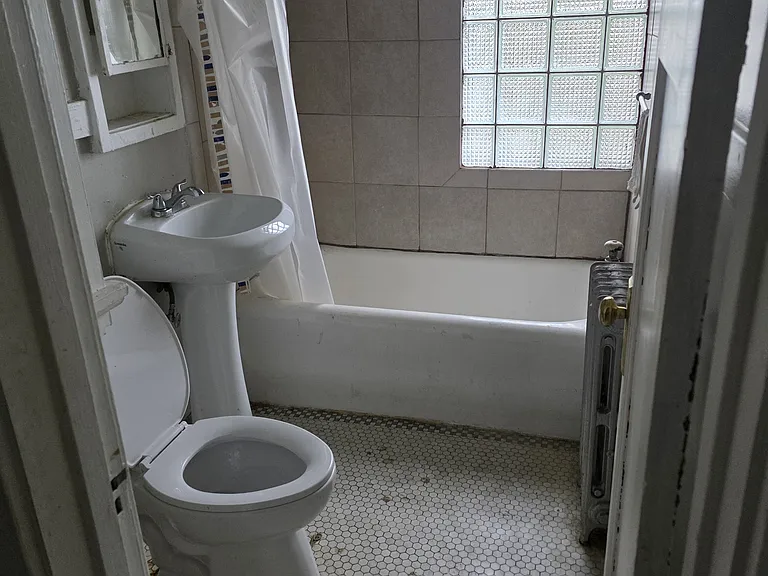843 N 24th St #304 — Photo 5