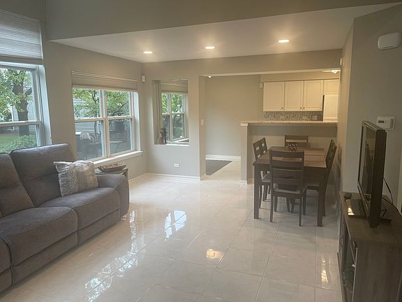 4th image of 329 S Jewel Ct