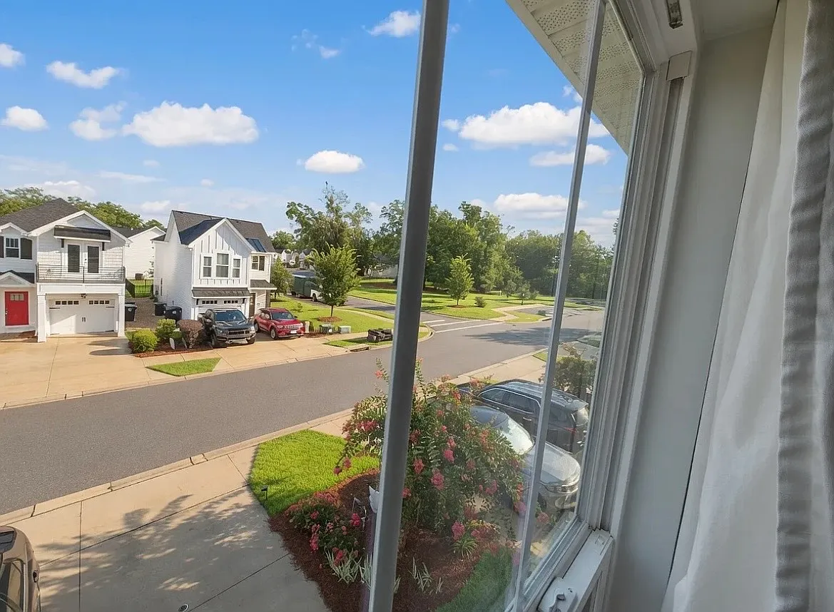 3 bed, 2.5 bath, 1804 sqft, $2,700 — Photo 3