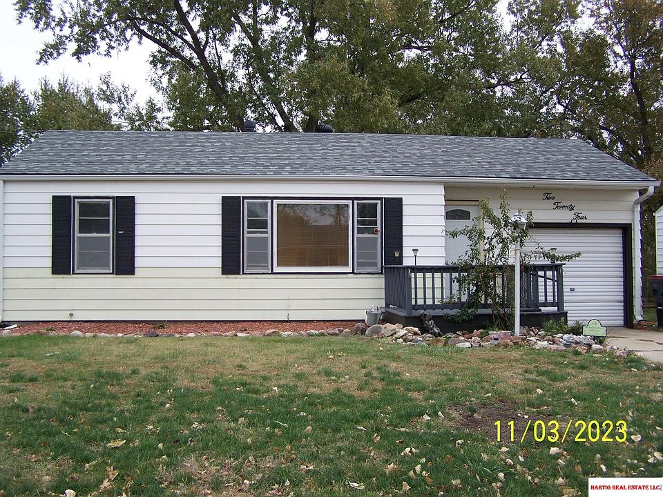 224 S 19th St Beatrice NE 68310 Zillow