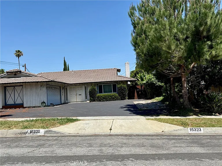 15323 Via Verita Ave — Photo 19
