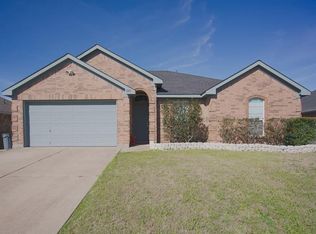 1205 Beacon Hill Dr, Midlothian, TX 76065