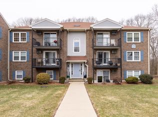 610 S Franklin St APT F102, Holbrook, MA 02343