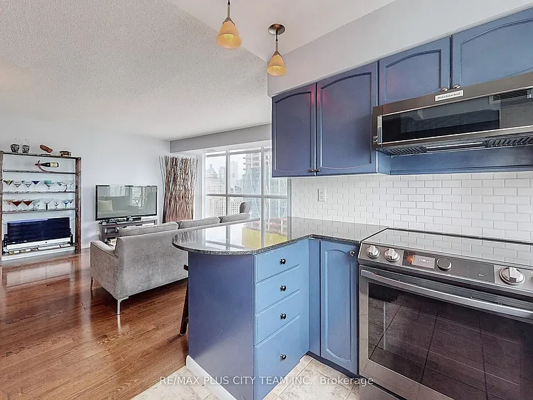 18 Yonge St #2904 — Photo 8