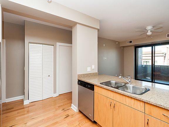 5th image of 451 W Huron St Unit 703