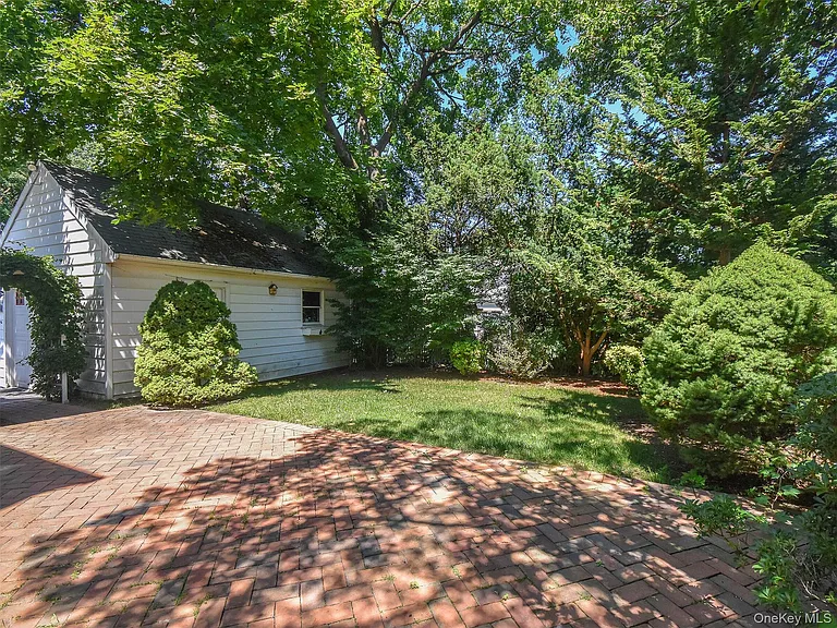 121 Hillcrest Ave — Photo 32