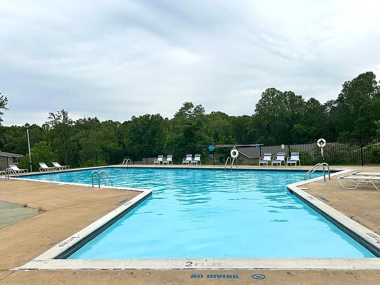 County Green Apartments — Photo 16