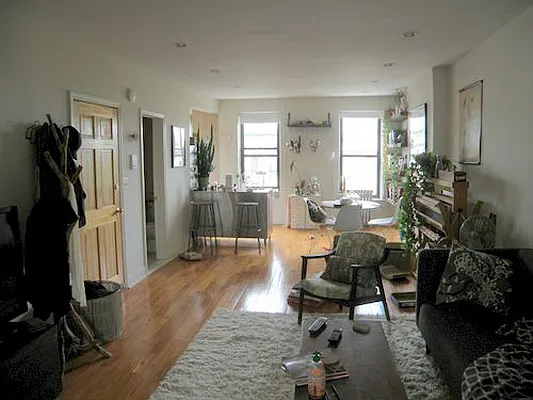 Rented by Vespa Properties Group | media 4