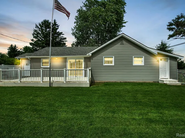 21010 Pratt Rd, Armada, MI 48005