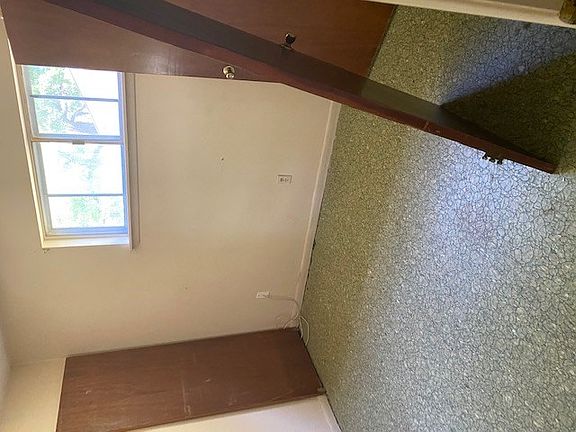 4th image of 1202 Dawn Dr