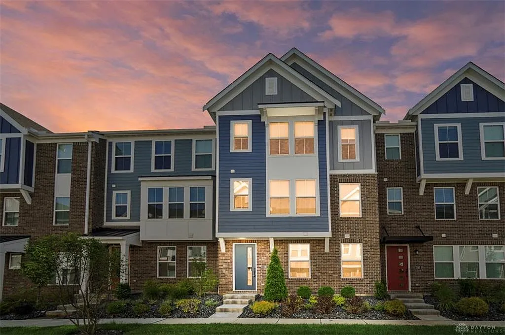 4 bed, 3.5 bath, 2196 sqft, $3,395 — Photo 1