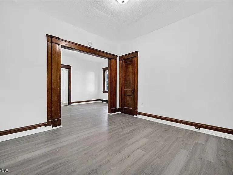3557 W 32nd St #UP — Photo 8