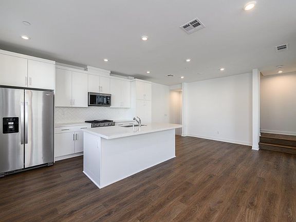 3rd image of 1602 W Cara Dr