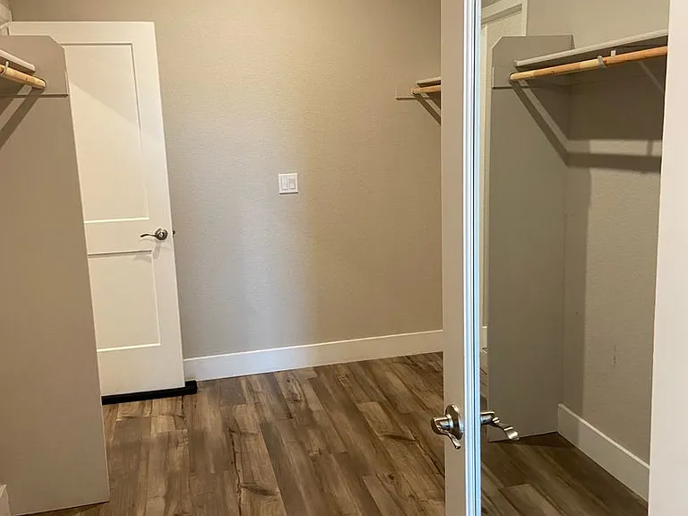 1466 Seneca Cir — Photo 22