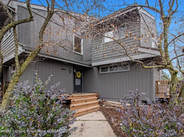 5412 Wild Oak Dr, East Lansing, MI 48823