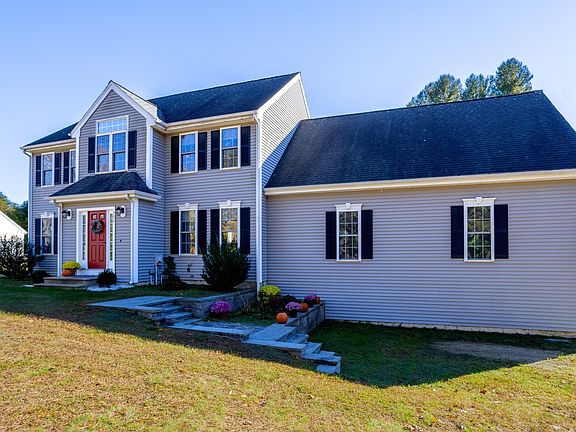 3rd image of 562 Mendon Rd