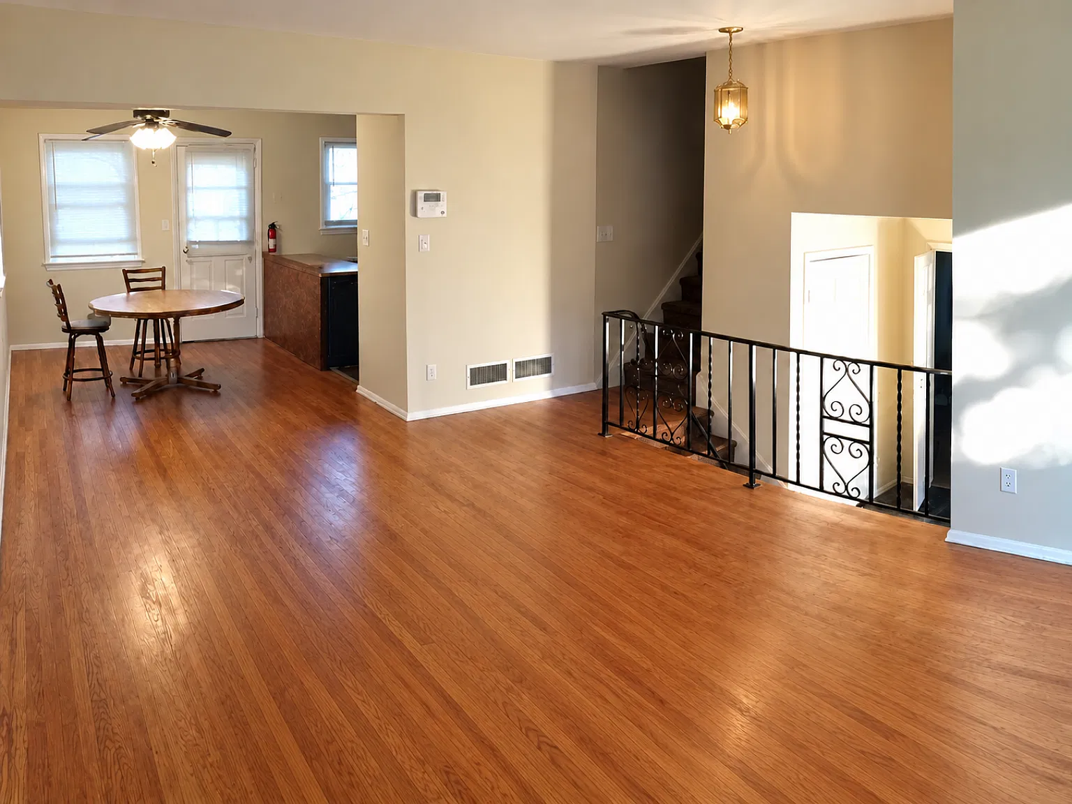 6 bed, 1610 sqft, $3,900 — Photo 4
