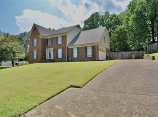 295 Locust Grove Dr, Cordova, TN 38018