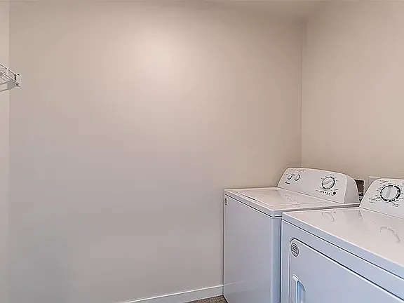 1175 Exchange St — Photo 12