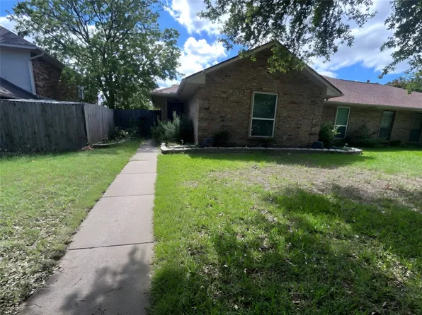 1613 Crescent Ln, Duncanville, TX 75137