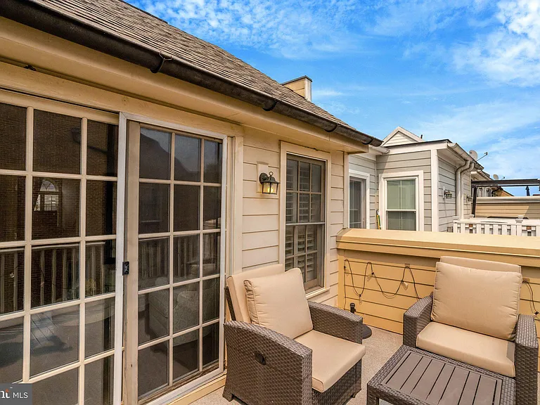 422 Pendleton St — Photo 37