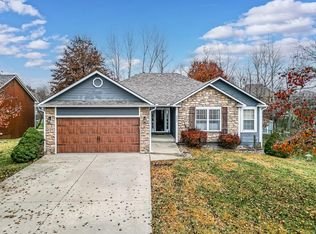 2225 Hidden Valley Dr, Tonganoxie, KS 66086