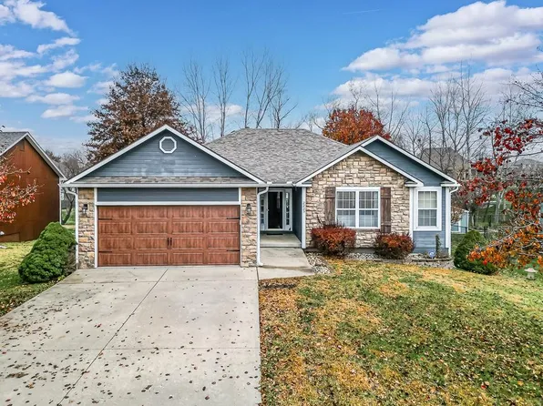 2225 Hidden Valley Dr, Tonganoxie, KS 66086