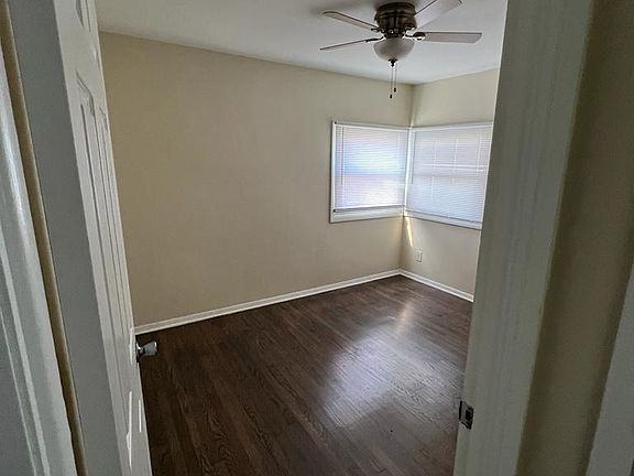 4th image of 15585 Park Ln