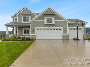 8973 Courtland Hills Ct, Rockford, MI 49341