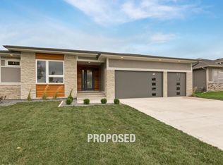 2675 Crescent Ridge Dr, Waukee, IA 50263