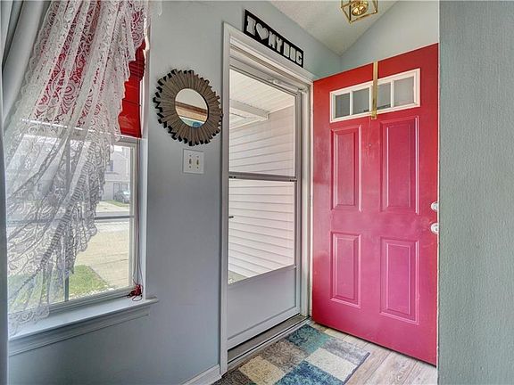 2nd image of 147 Wexford Dr E