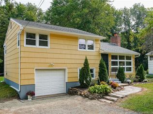 6 Ridgewood Cir, Wallingford, CT 06492