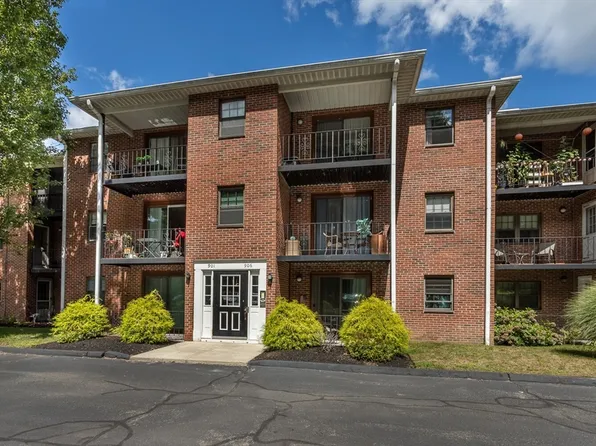 90 Neponset St APT 902, Canton, MA 02021