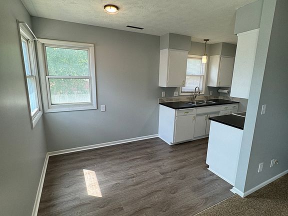 5th image of 824 S 41st St