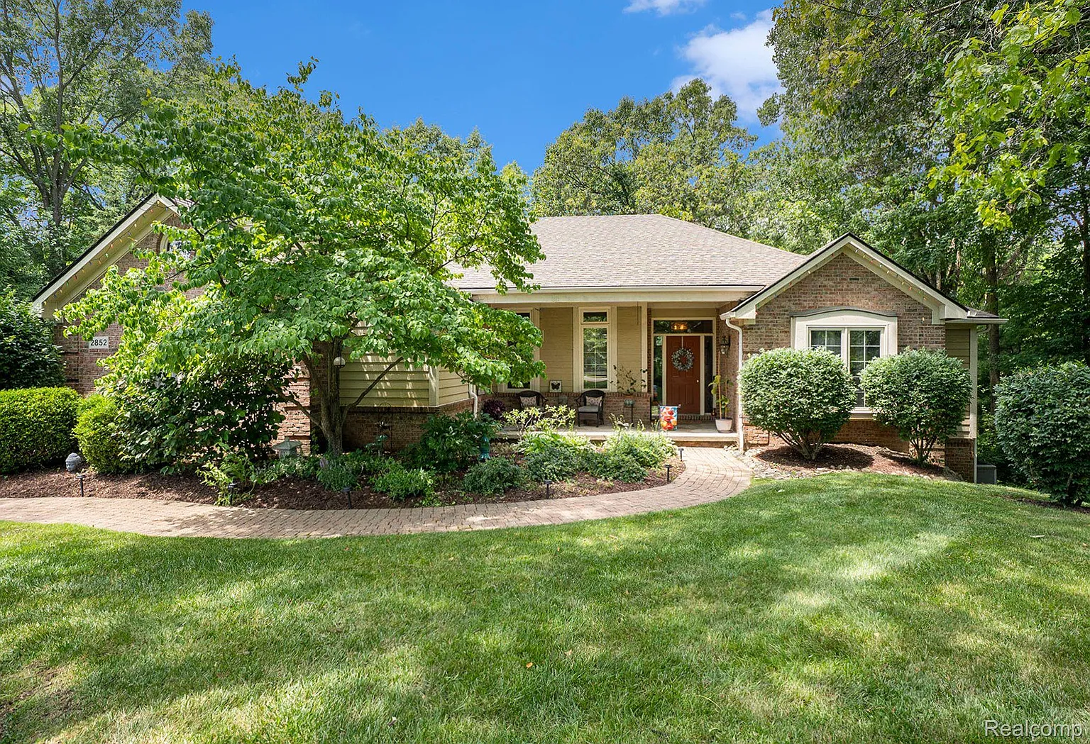 2852 Valley Oaks Dr photo 1
