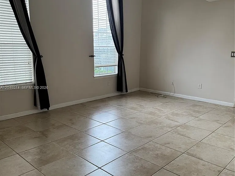 1205 Crystal Way #E — Photo 2