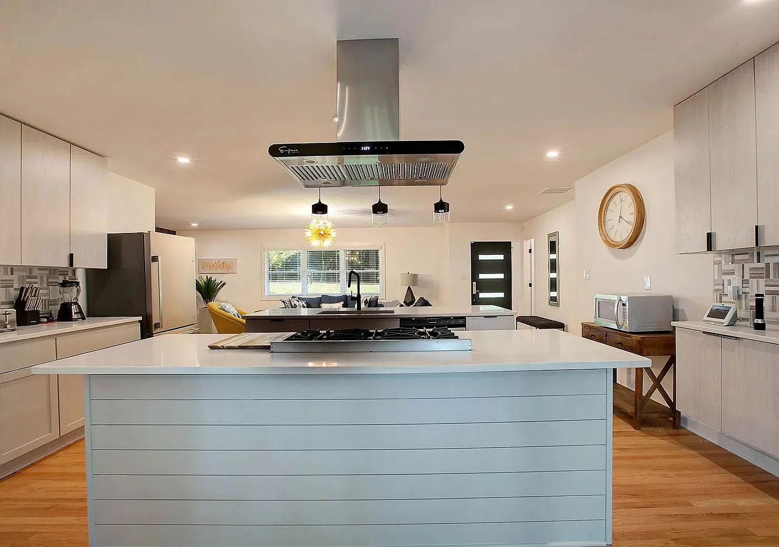 Room in 4 Bedroom Home in Smyrna — Photo 2