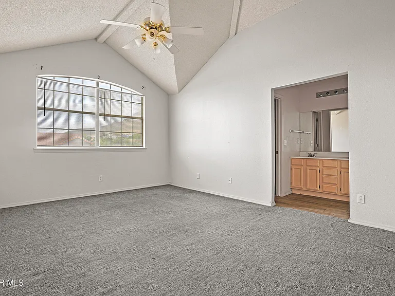 7481 Umbria Dr — Photo 11