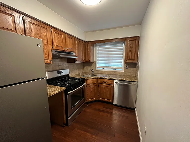 92 Mozart St #A — Photo 7