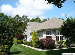 32 Strawberry Ln, Lakewood, NJ 08701