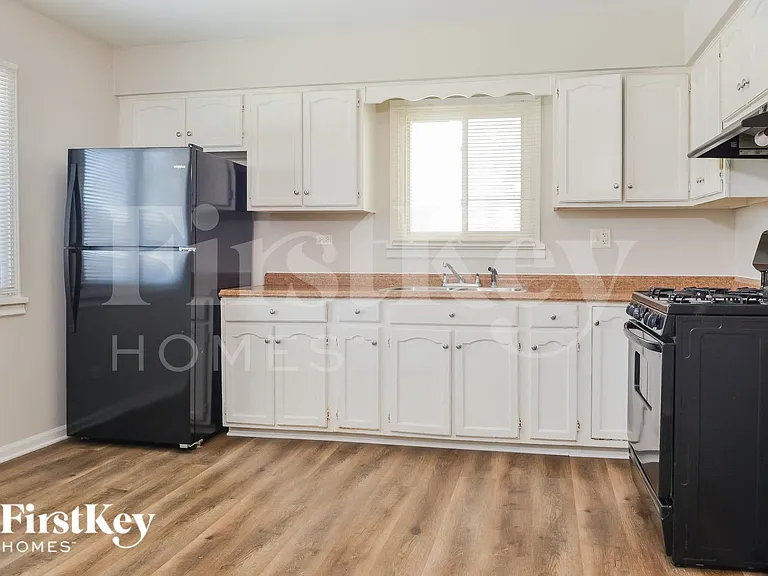 744 Newell Ave — Photo 6