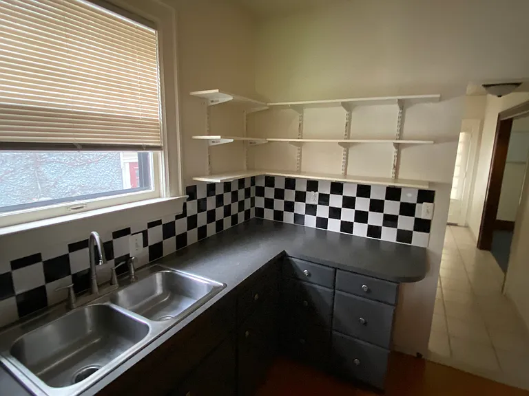 334 E Kingsley St — Photo 7