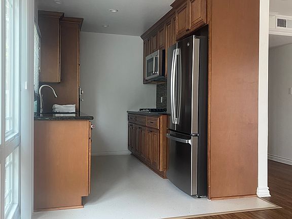 4th image of 640 Prospect Ave APT A