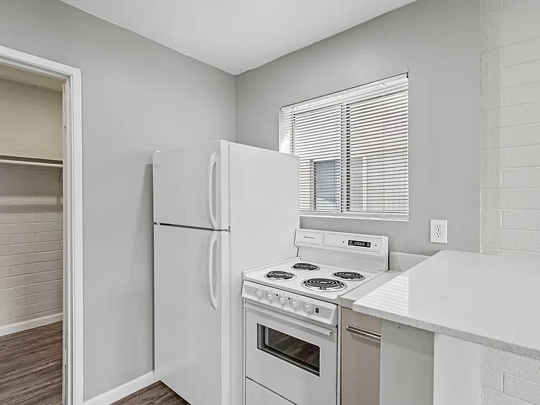 128 South 5th Avenue — Photo 46